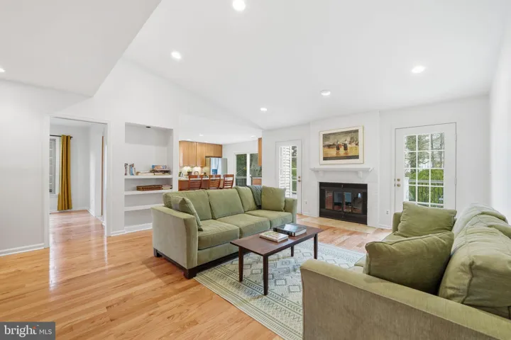 9420 Lakeside Dr, Vienna, Virginia 22182