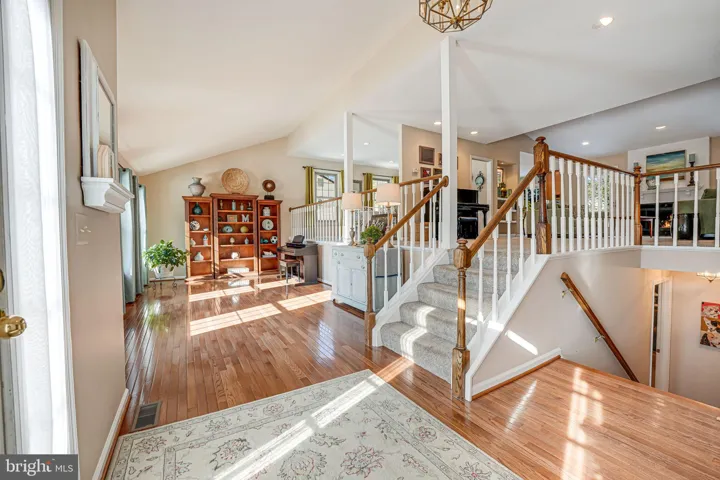 9420 Lakeside Dr, Vienna, Virginia 22182