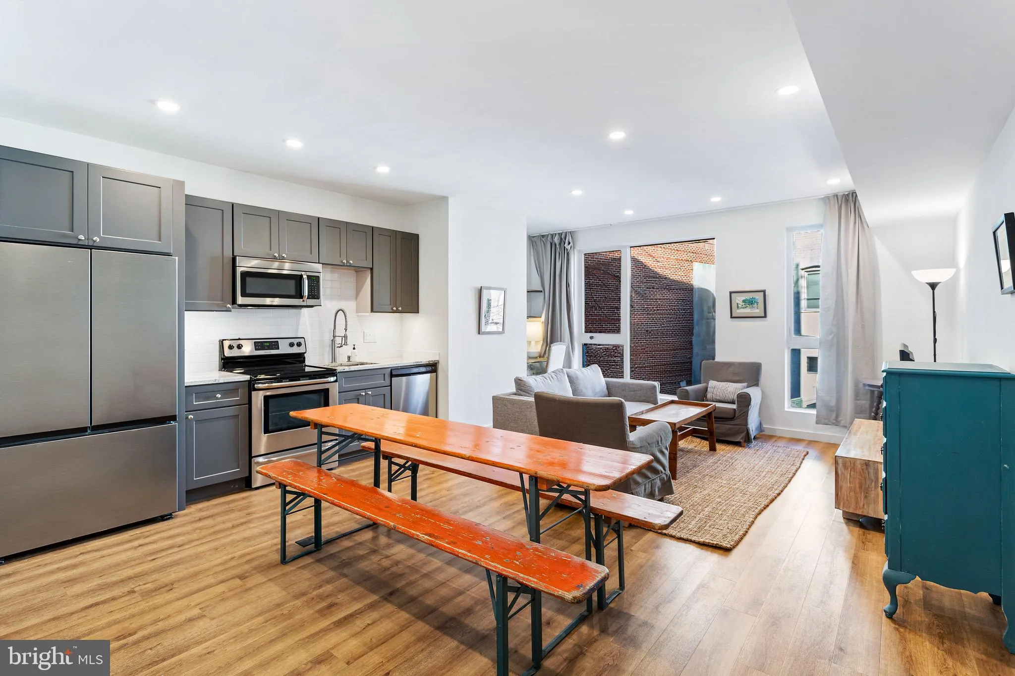 2465 18TH STREET, Washington, DC 20009