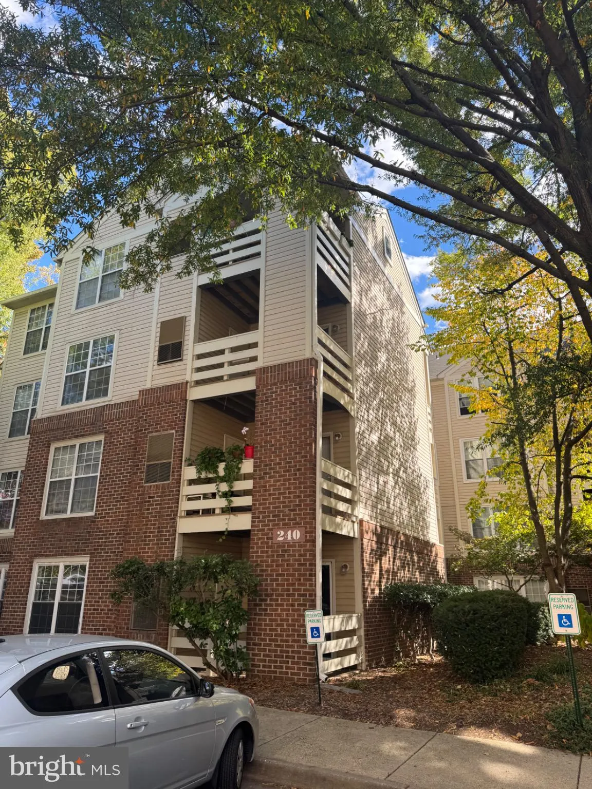 240 REYNOLDS STREET, Alexandria, VA 22304