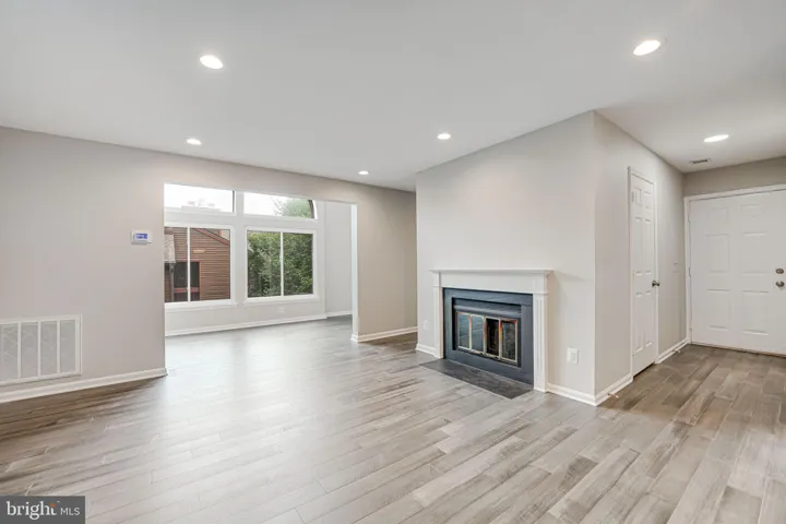 2815 Lee Oaks Ct #302, Falls Church, Virginia 22046