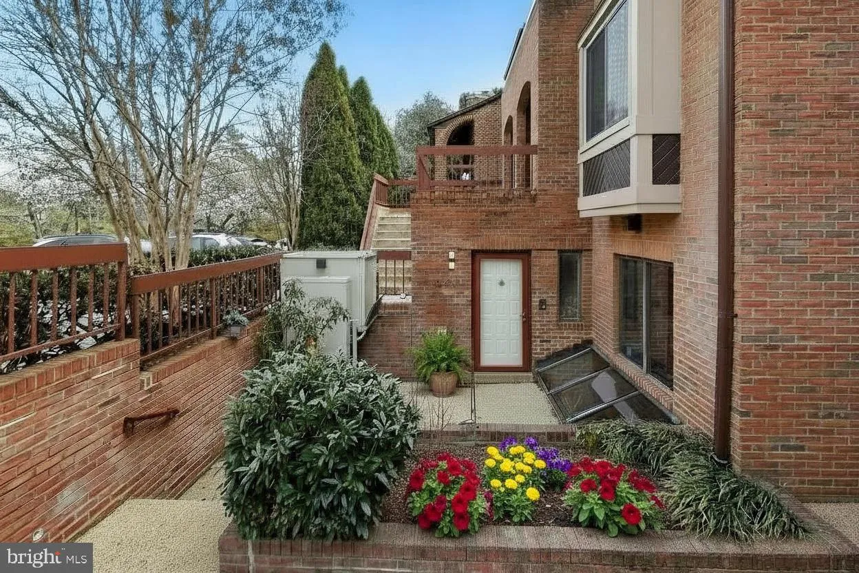 5233 KING CHARLES WAY, Bethesda, MD 20814