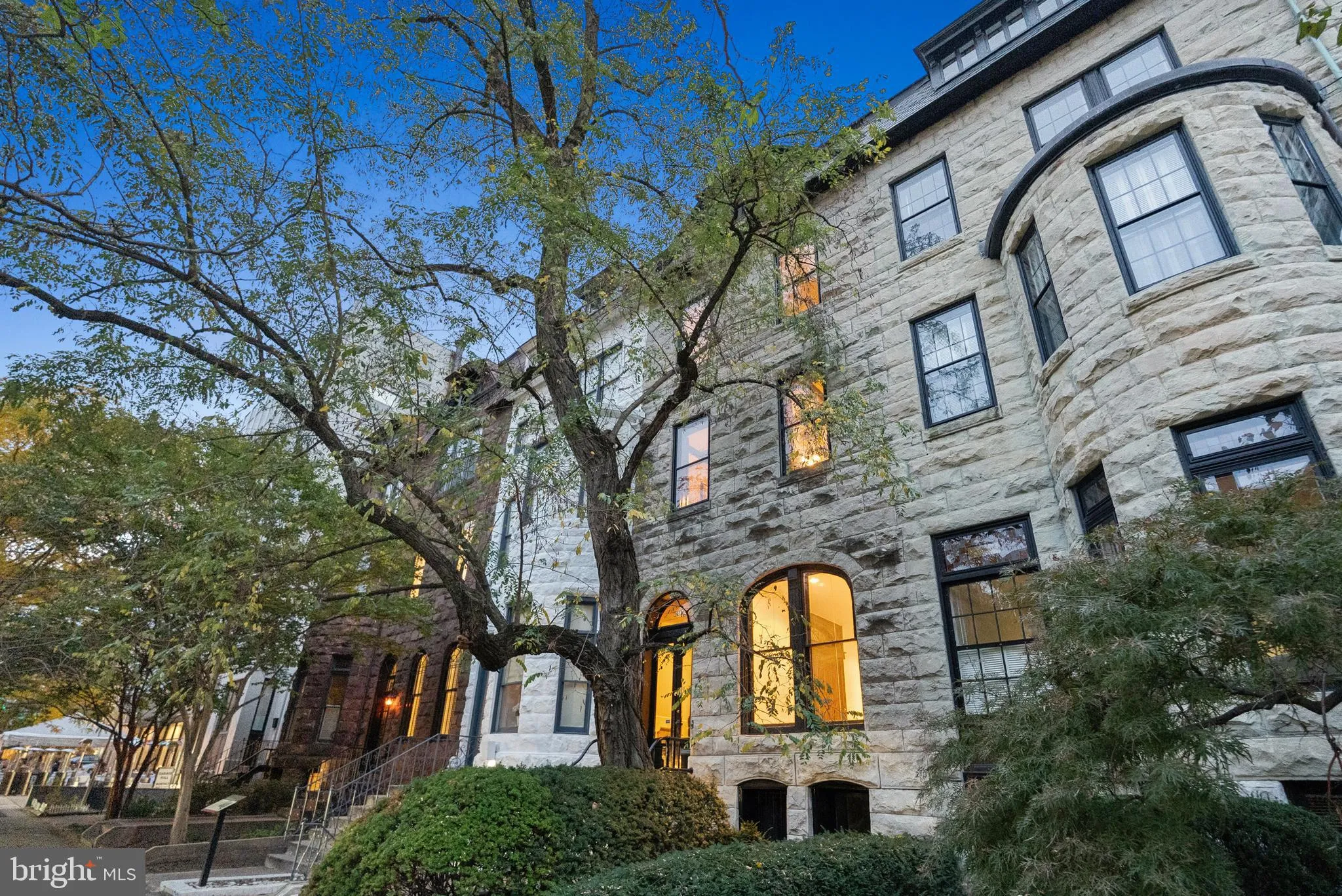 2012 R STREET, Washington, DC 20009