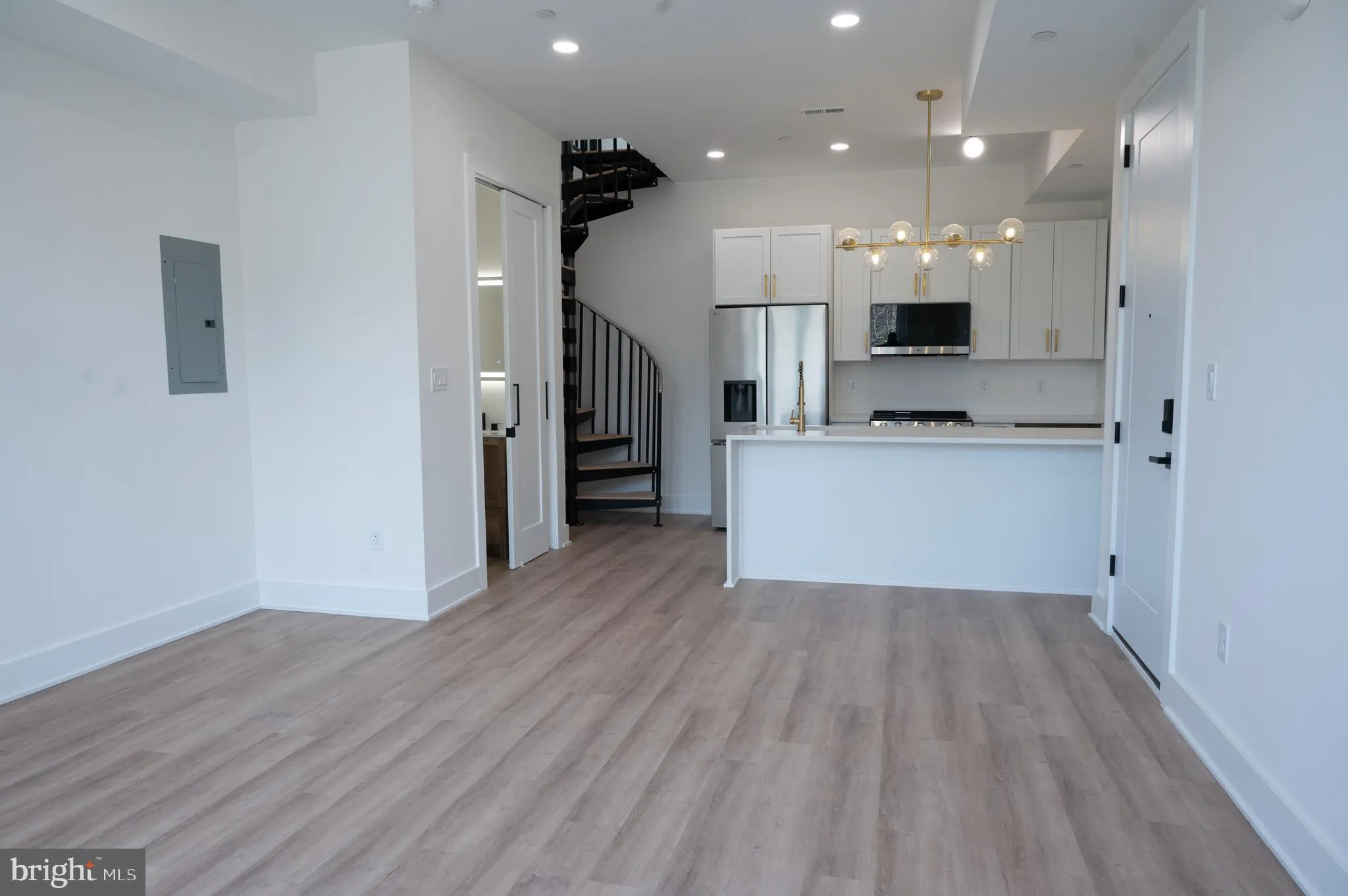 2105 M STREET, Washington, DC 20002
