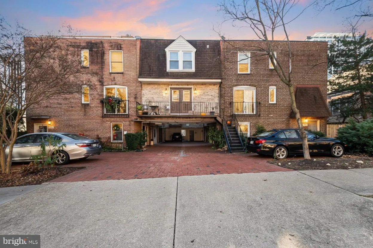 1527 COLONIAL TERRACE, Arlington, VA 22209