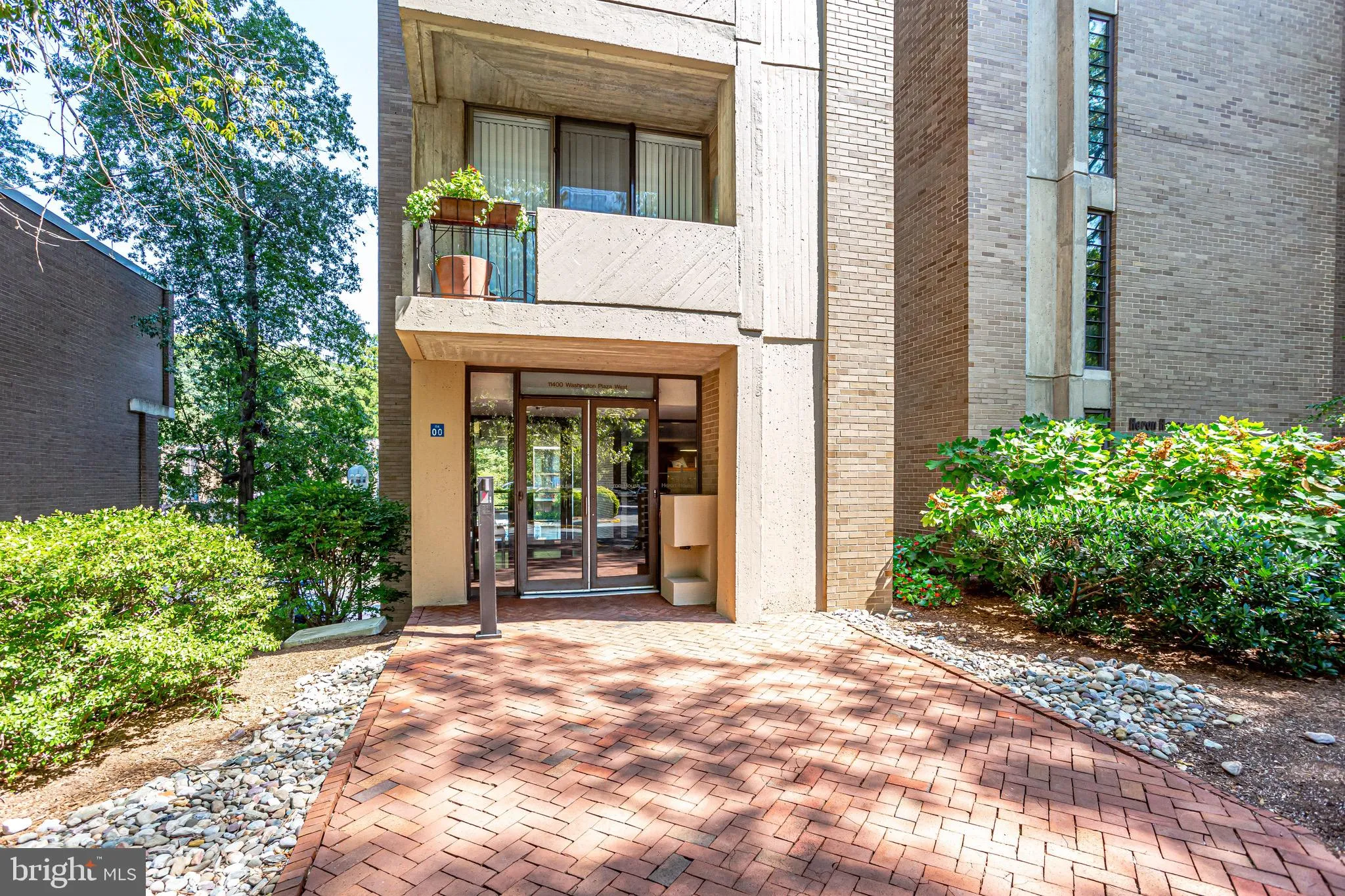 11400 WASHINGTON PLAZA, Reston, VA 20190