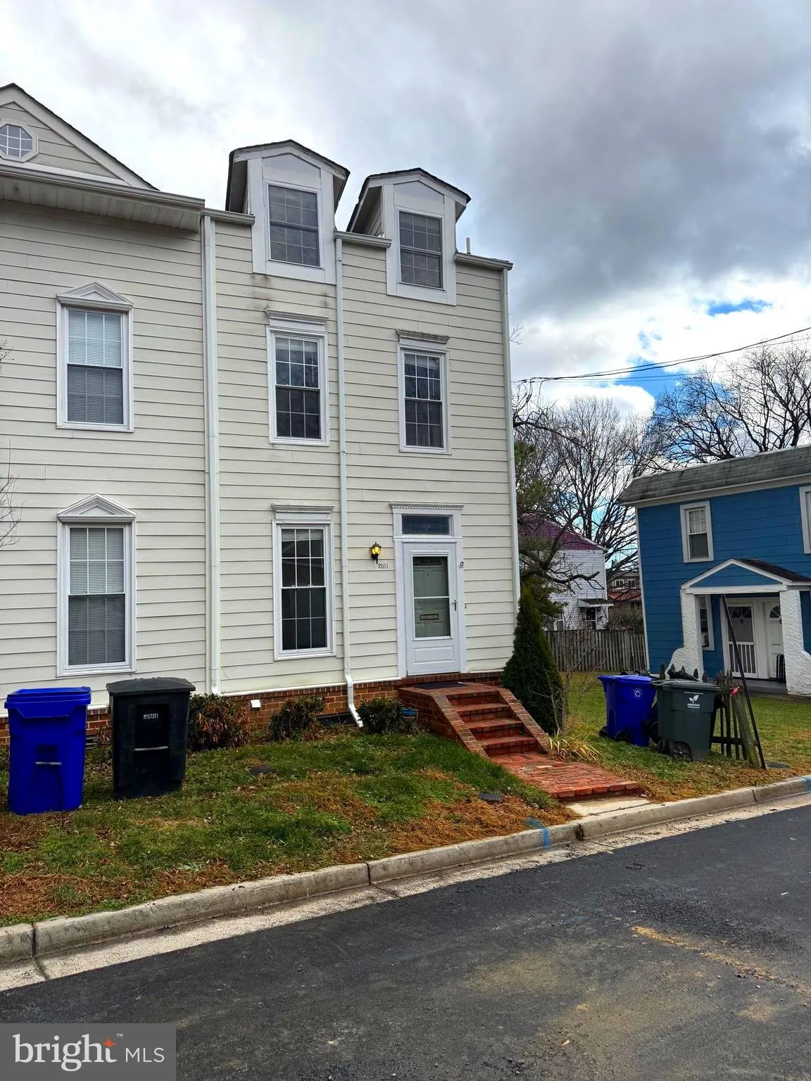 2011 OAKLAND STREET, Arlington, VA 22207