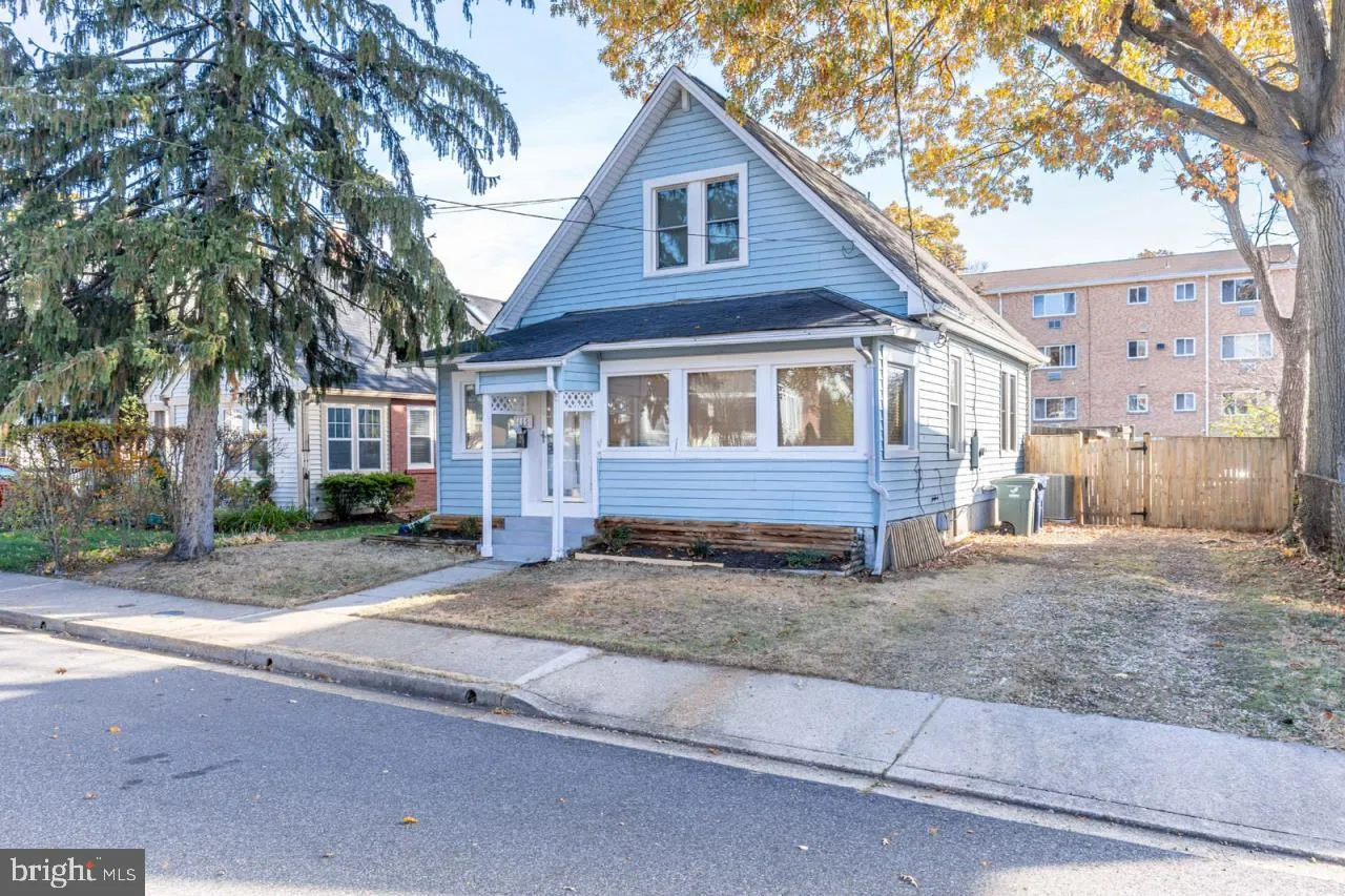 415 ADAMS STREET, Arlington, VA 22204