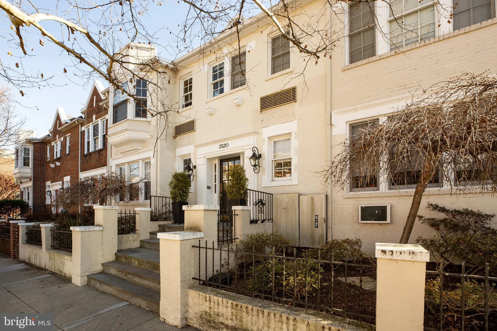 3520 W PLACE, Washington, DC 20007