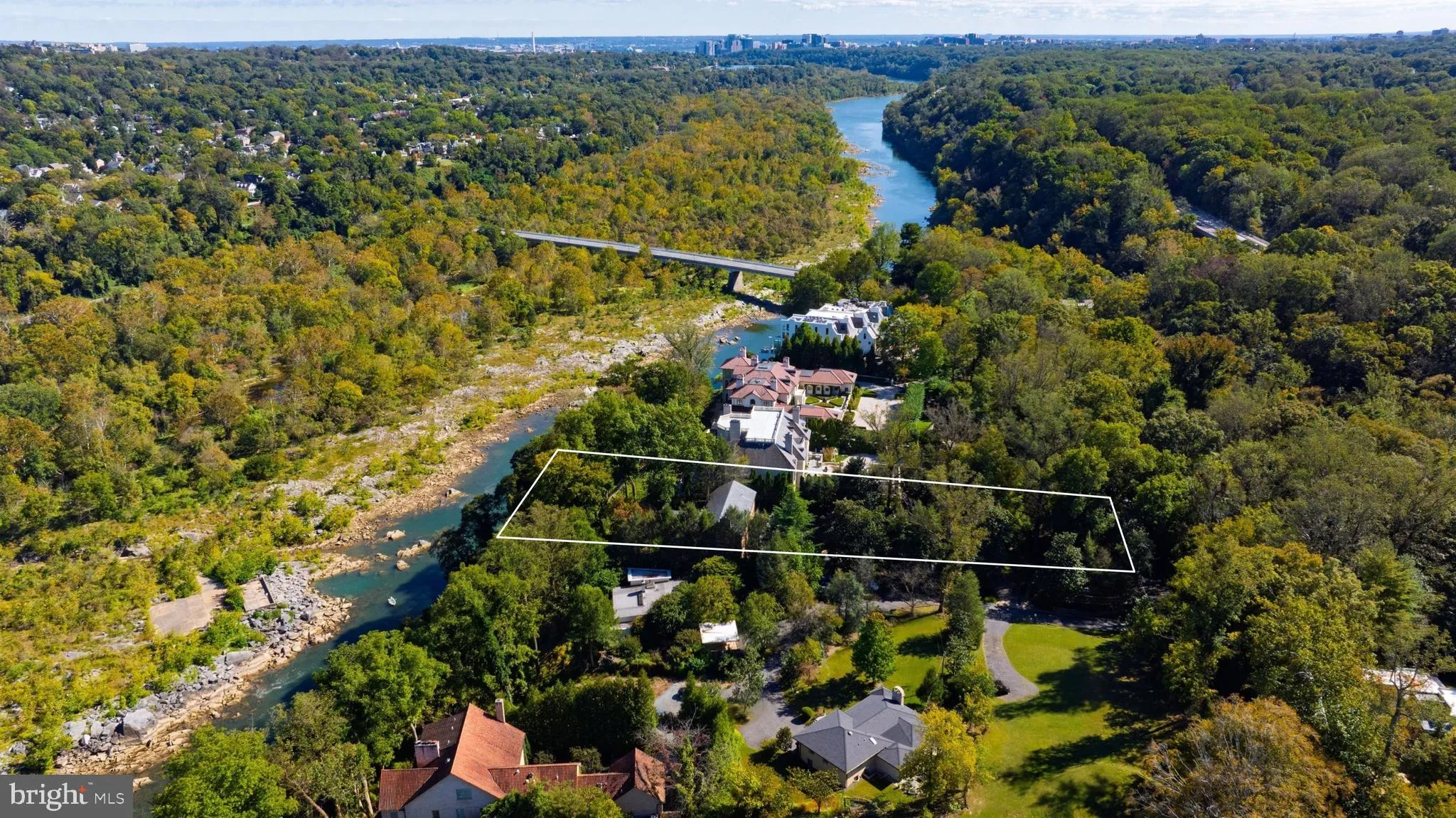 221 CHAIN BRIDGE ROAD, Mclean, VA 22101