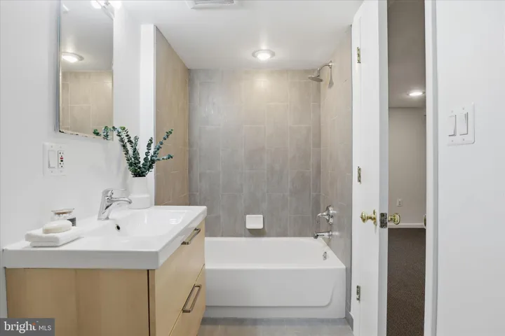 7013 Kenfig Pl, Falls Church, Virginia 22042