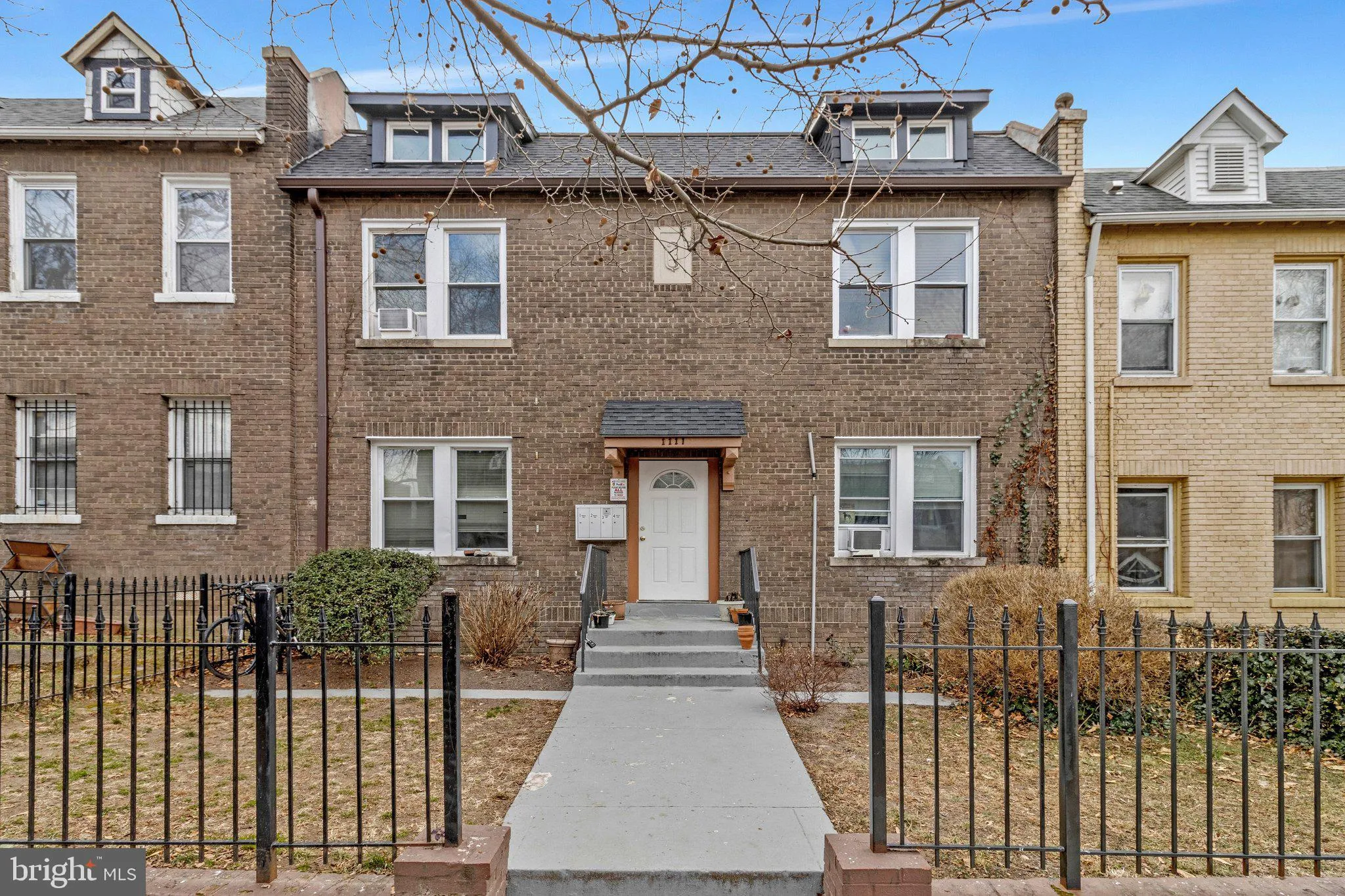 1111 QUEEN STREET, Washington, DC 20002
