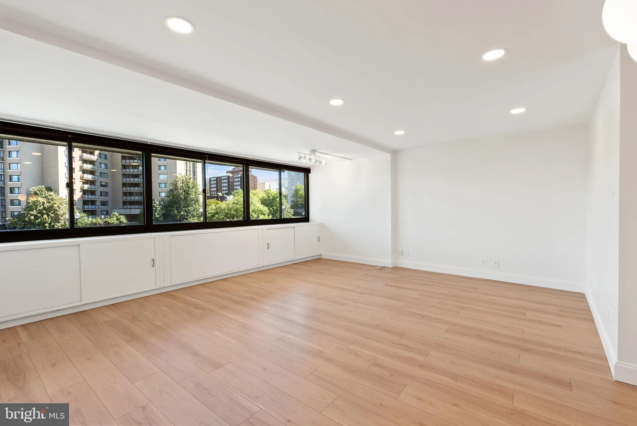 2510 VIRGINIA AVENUE, Washington, DC 20037
