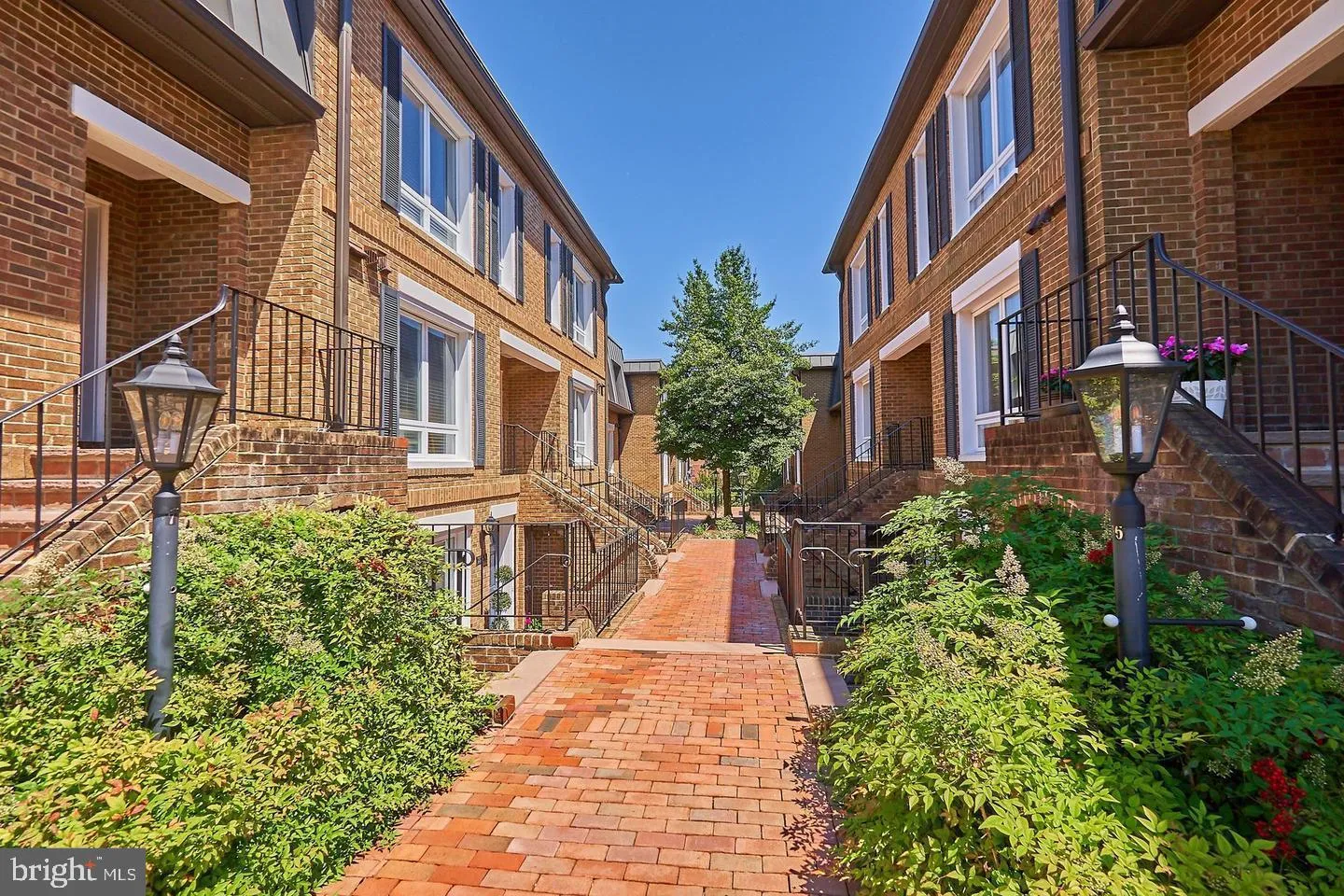 2121D MONROE STREET, Arlington, VA 22207
