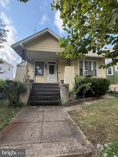 1008 DOUGLAS STREET, Washington, DC 20018