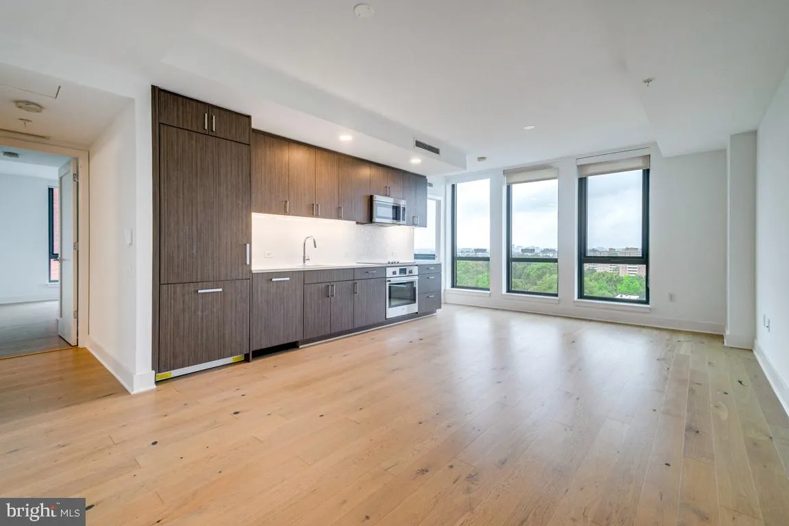 1211 VAN STREET, Washington, DC 20003