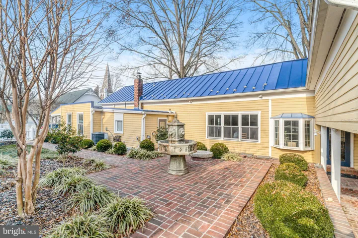 7153 Main St, Clifton, Virginia 20124