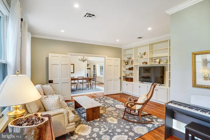 7153 Main St, Clifton, Virginia 20124