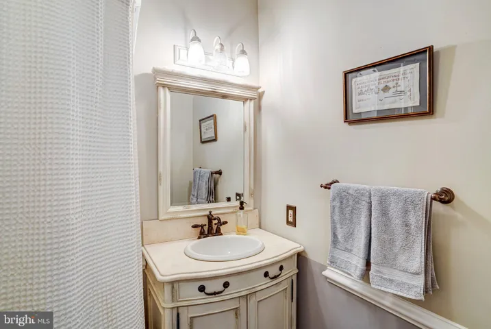 7153 Main St, Clifton, Virginia 20124