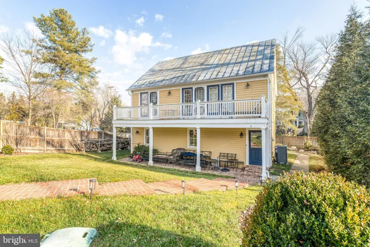 7153 Main St, Clifton, Virginia 20124
