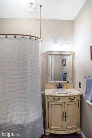 7153 Main St, Clifton, Virginia 20124