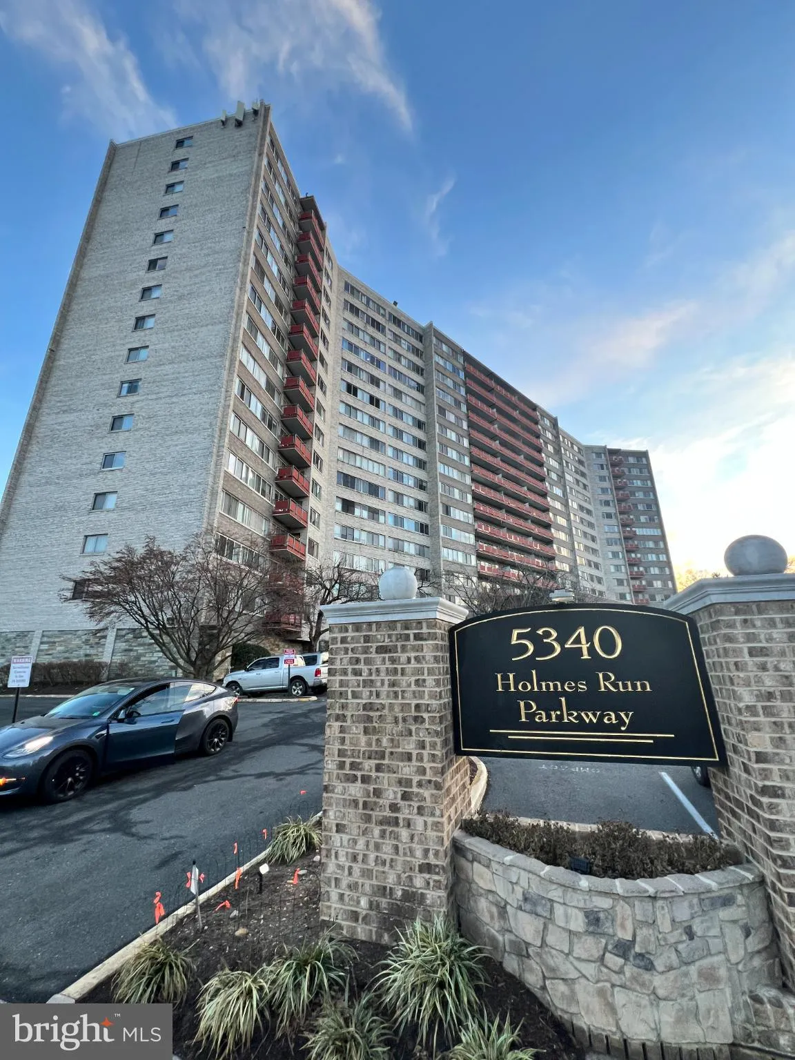 5340 HOLMES RUN PARKWAY, Alexandria, VA 22304