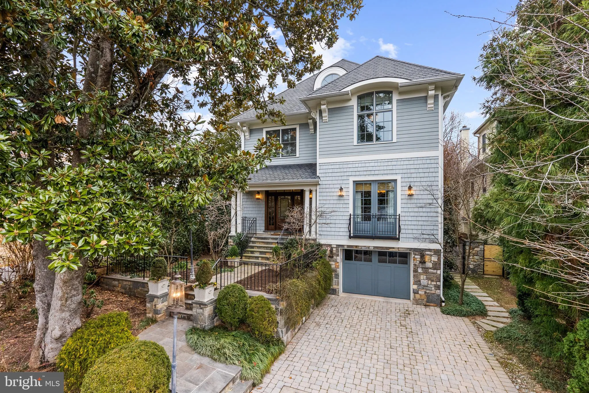 2215 KING PLACE, Washington, DC 20007