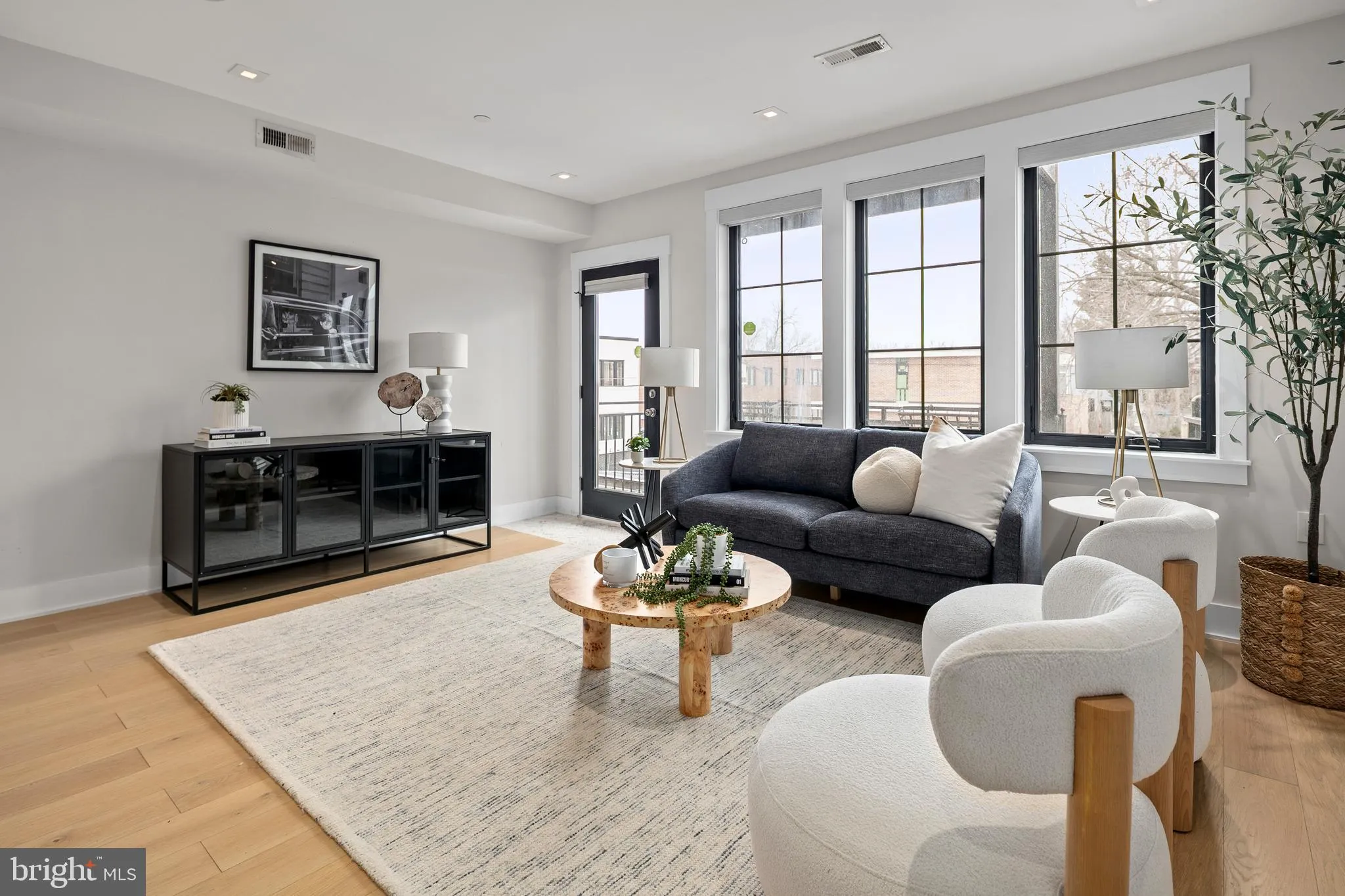 330 16TH STREET, Washington, DC 20003