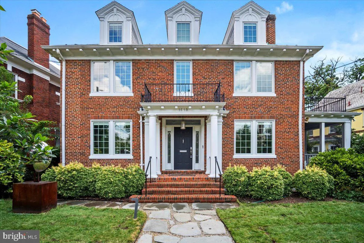1610 CRITTENDEN STREET, Washington, DC 20011