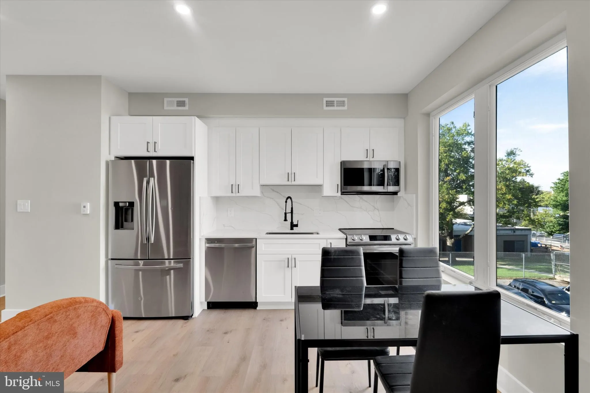 1915 BENNING RD, Washington, DC 20002