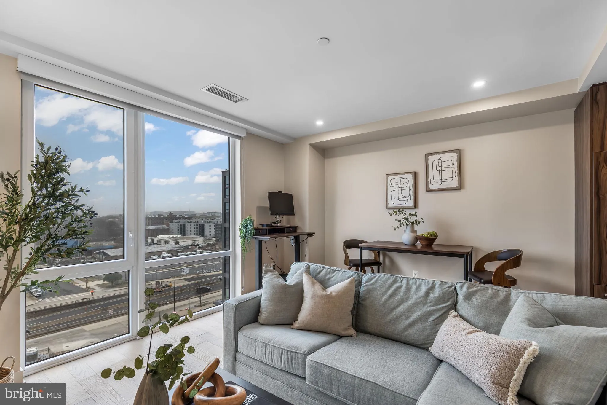 37 L STREET, Washington, DC 20003