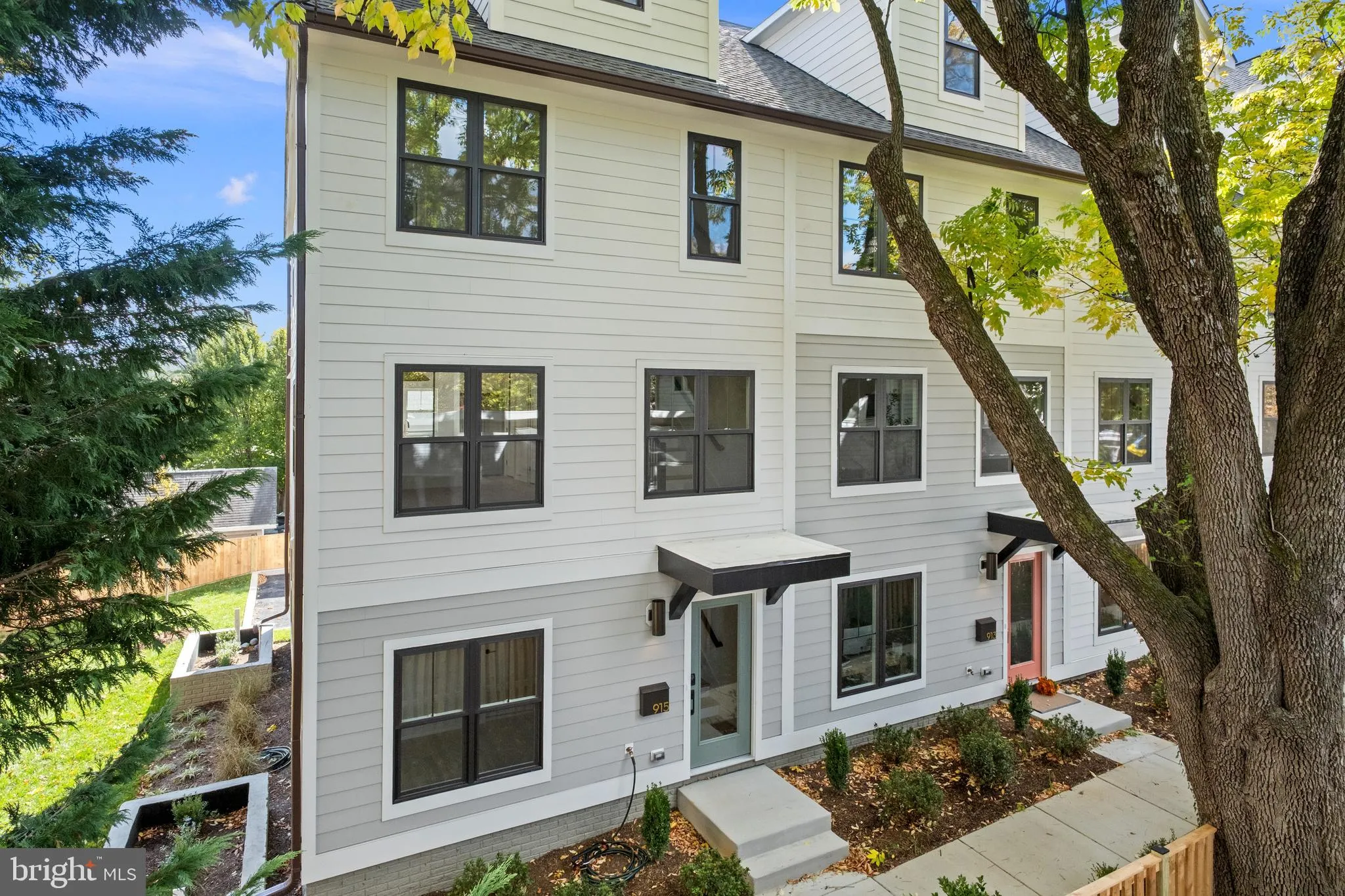 915 IRVING STREET, Arlington, VA 22201