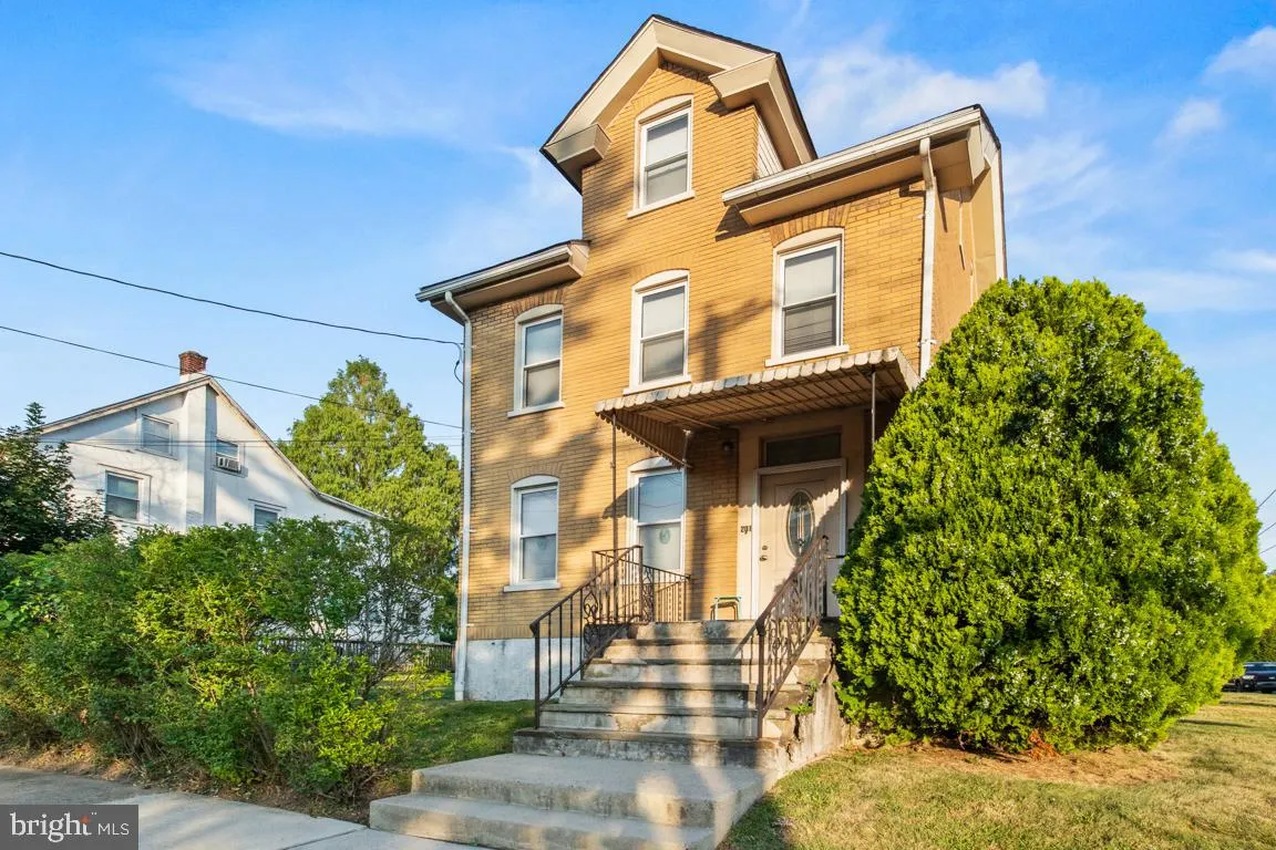 201 LINE STREET, Lansdale, Pennsylvania 19446 For Rent PAMC2166326 ...