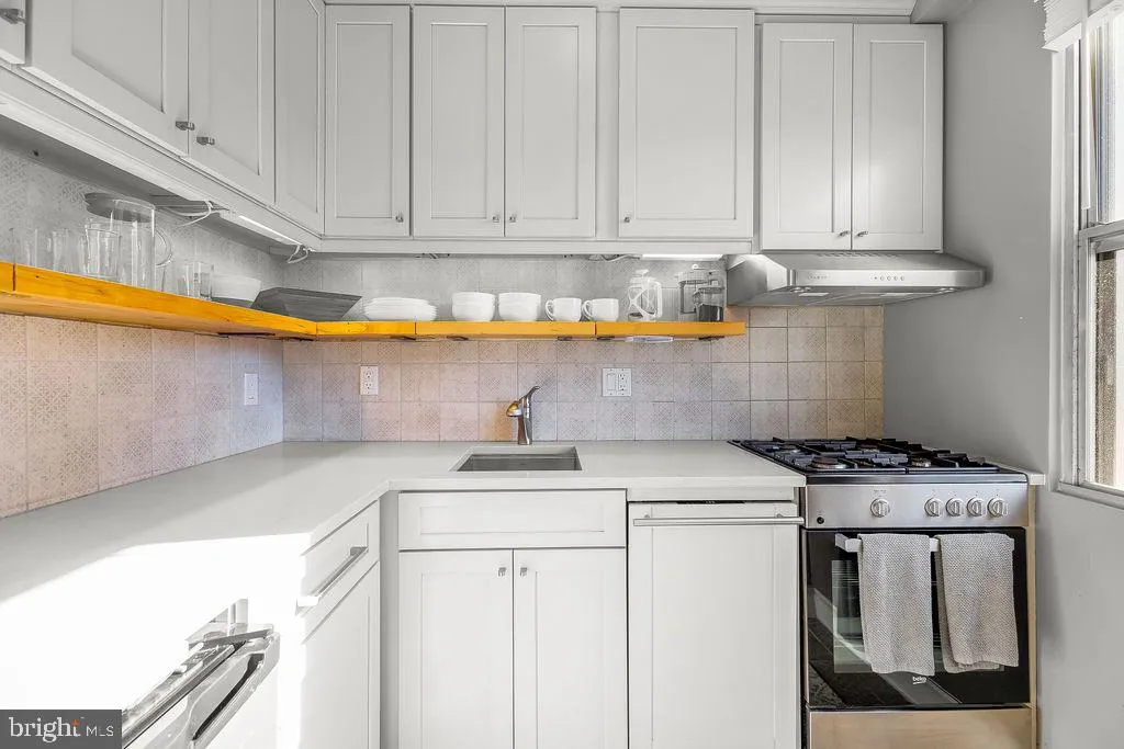 4000 CATHEDRAL AVENUE, Washington, DC 20016