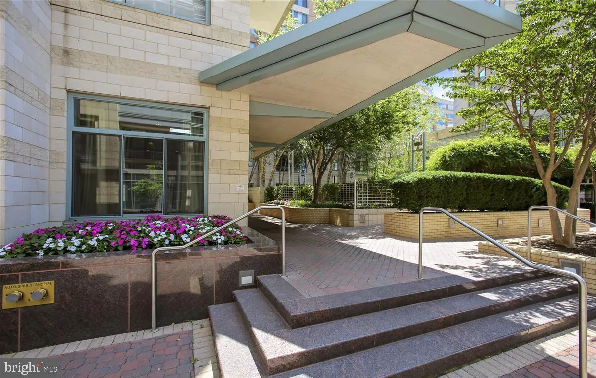 851 GLEBE ROAD, Arlington, VA 22203