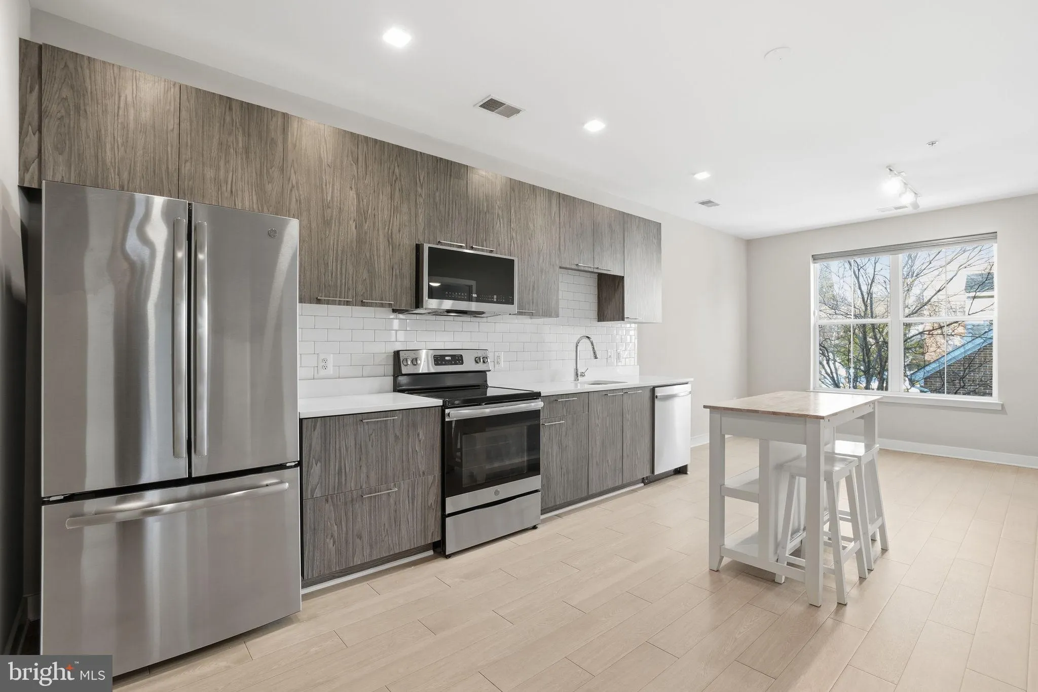 989 BUCHANAN STREET, Arlington, VA 22204