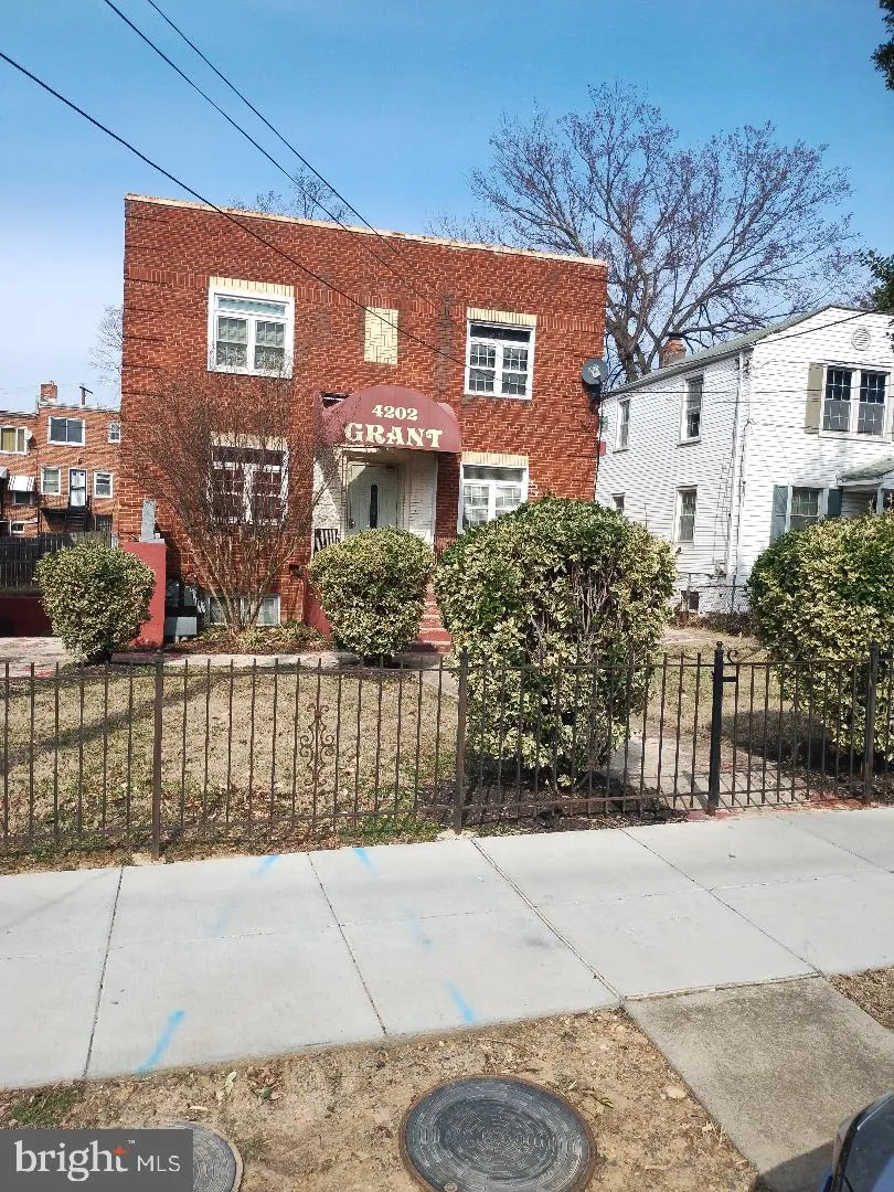 4202 GRANT STREET, Washington, DC 20019