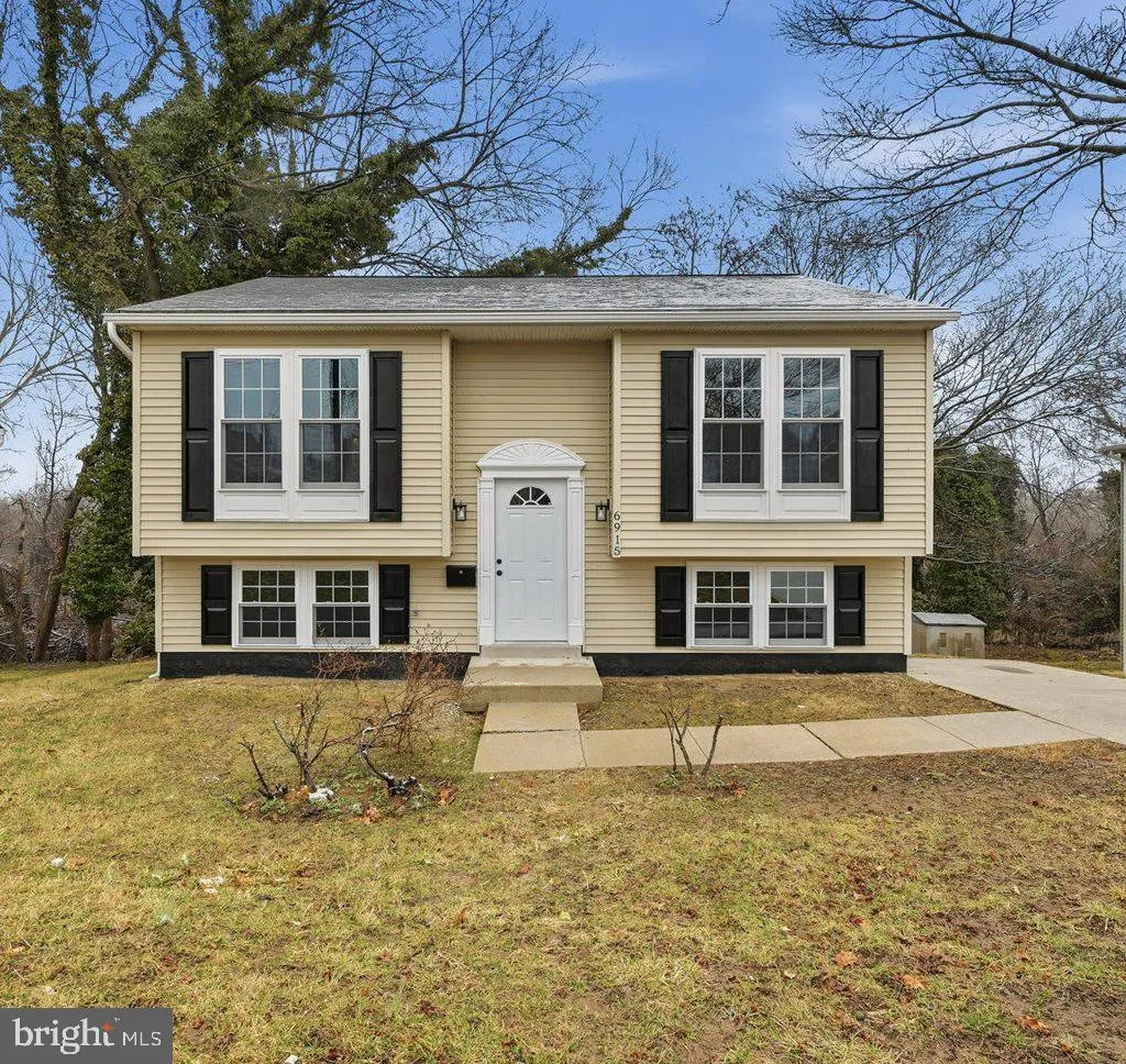 6915 ADEL STREET, Capitol Heights, MD 20743