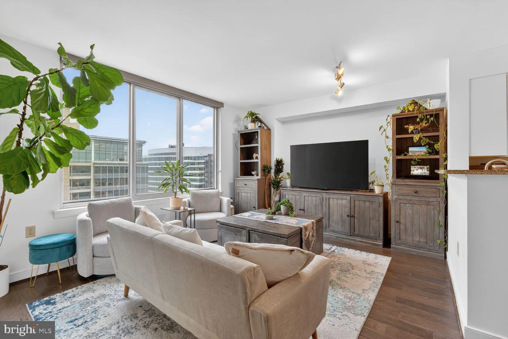 555 MASSACHUSETTS AVENUE, Washington, DC 20001