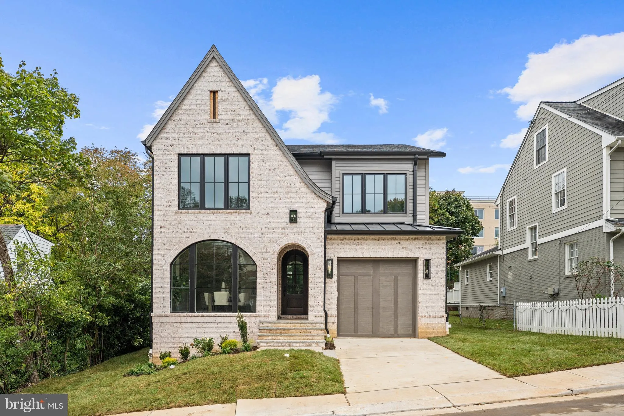 2133 OAKLAND STREET, Arlington, VA 22207