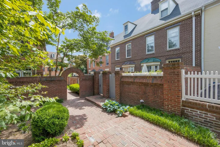 671 S Columbus Street, Alexandria, VA 22314