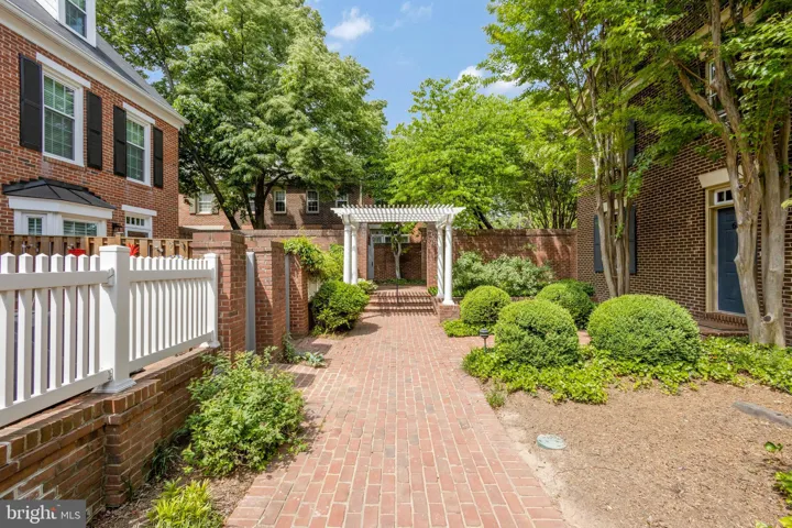 671 S Columbus Street, Alexandria, VA 22314