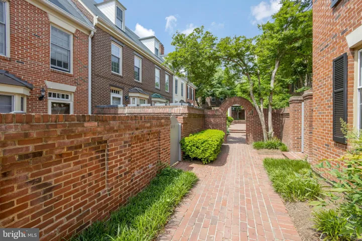 671 S Columbus Street, Alexandria, VA 22314