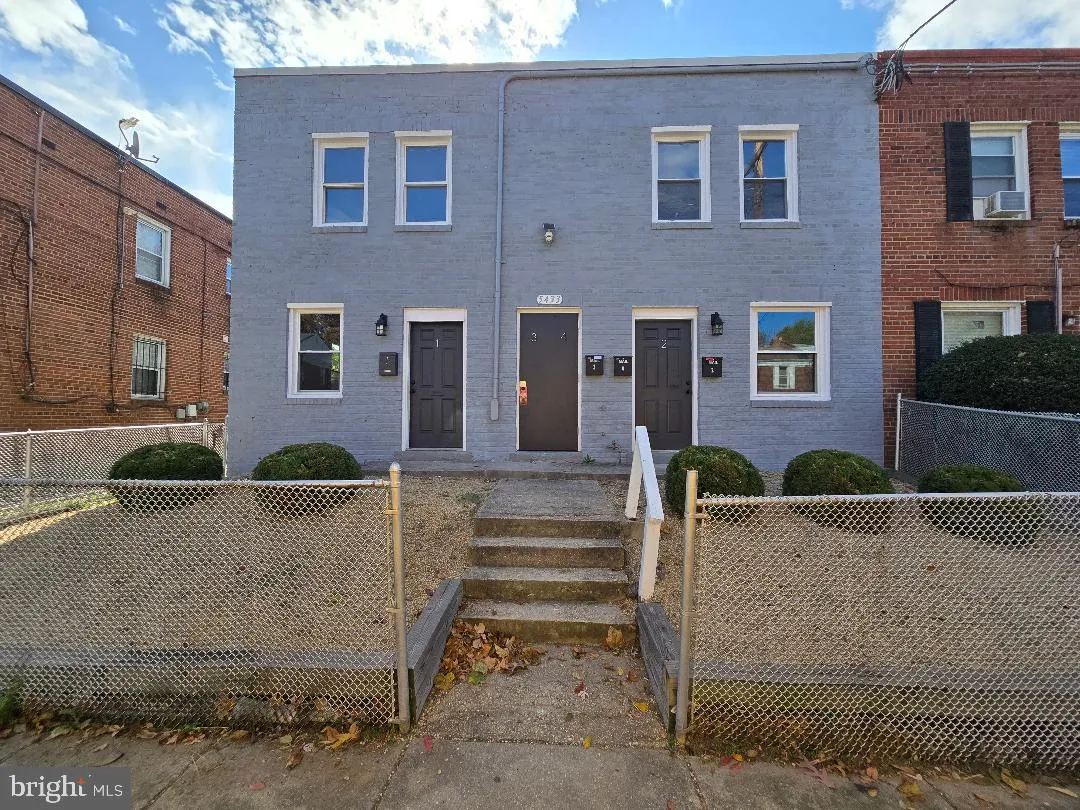 5433 C STREET, Washington, DC 20019