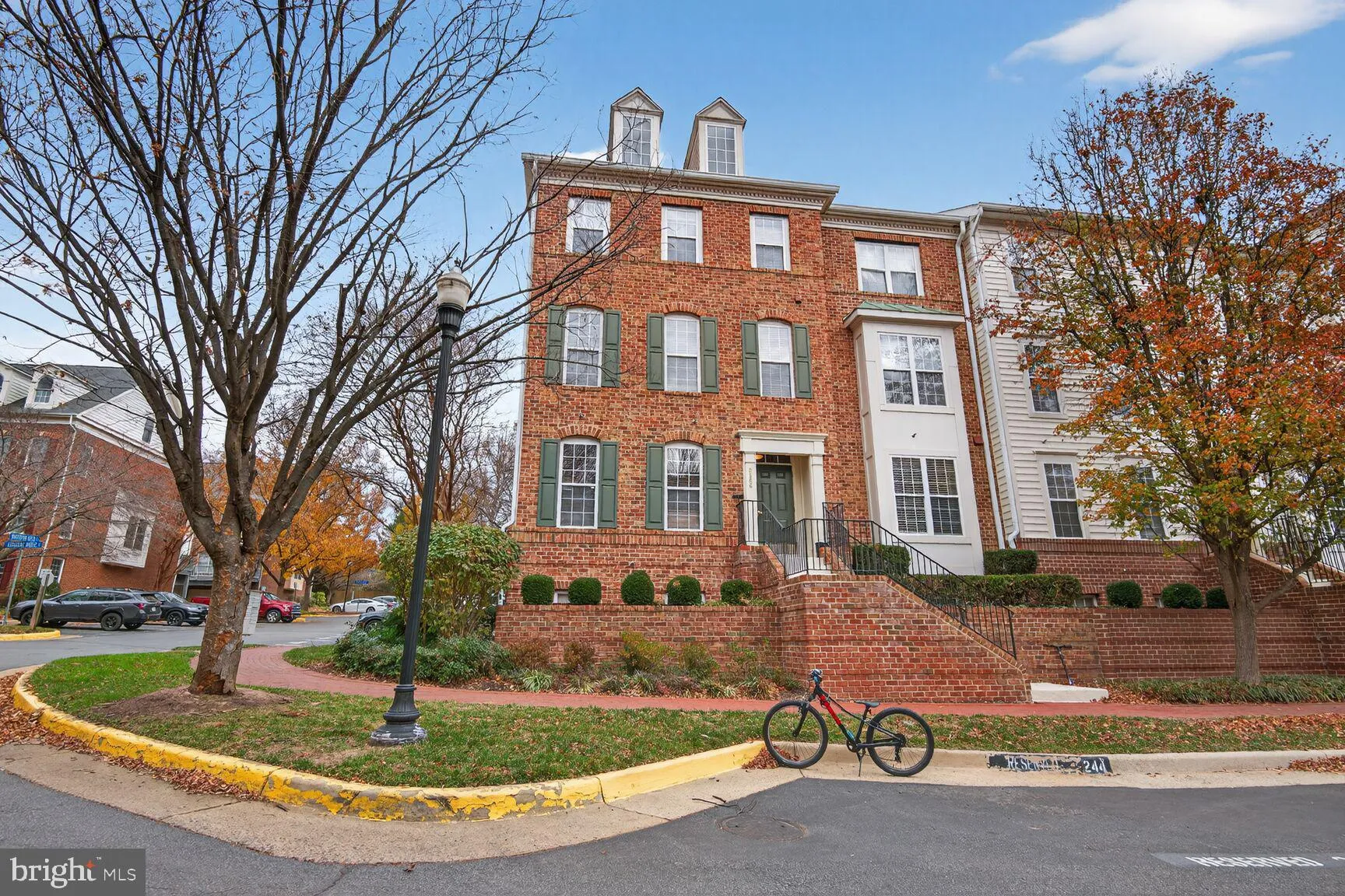8866 ASHGROVE HOUSE LANE, Vienna, VA 22182