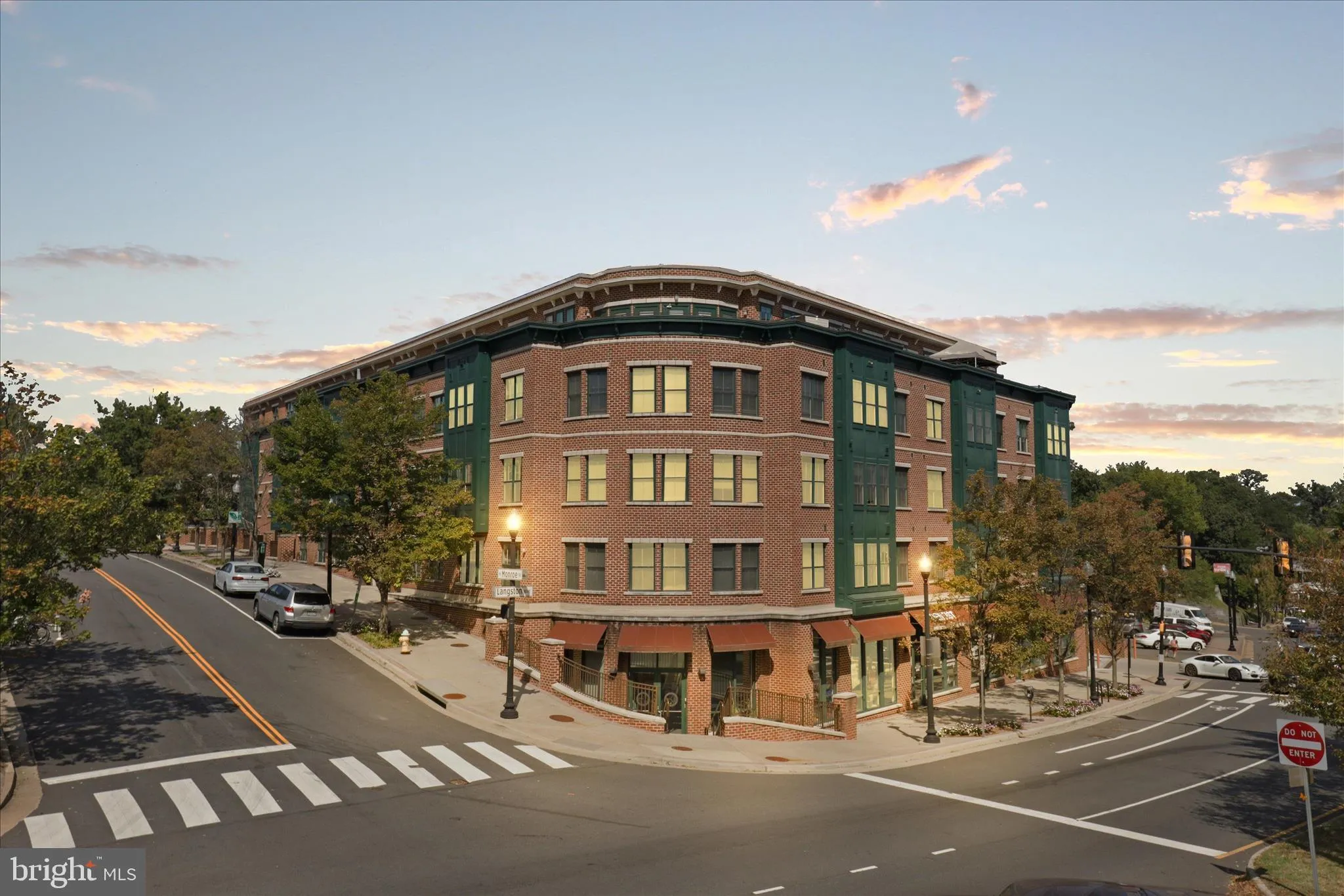 2101 MONROE STREET, Arlington, VA 22207