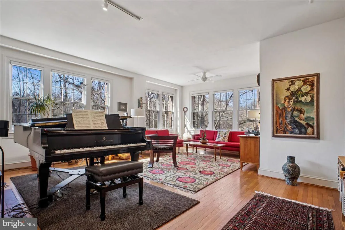 3041 SEDGWICK STREET, Washington, DC 20008