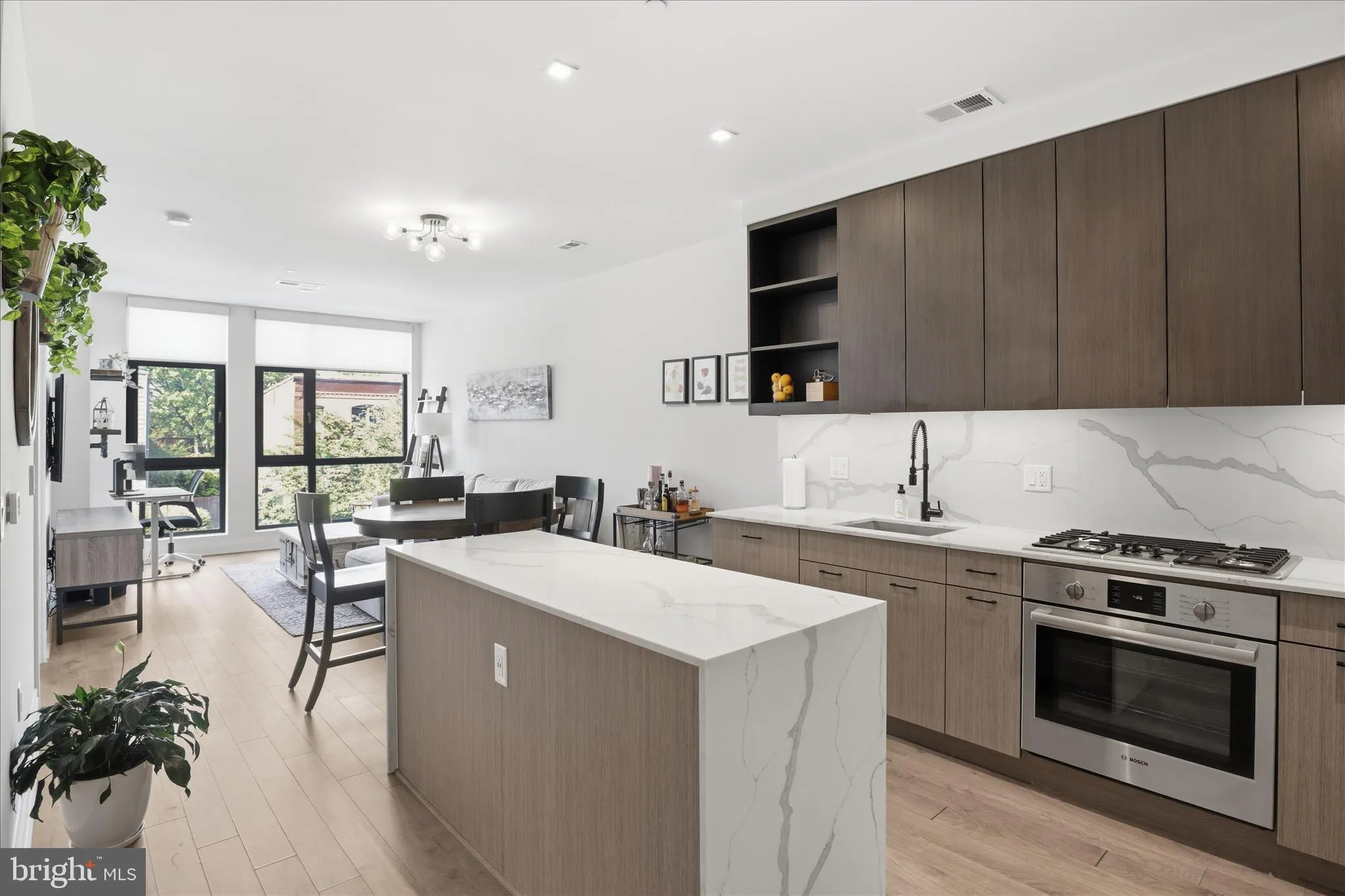 900 11TH STREET, Washington, DC 20003