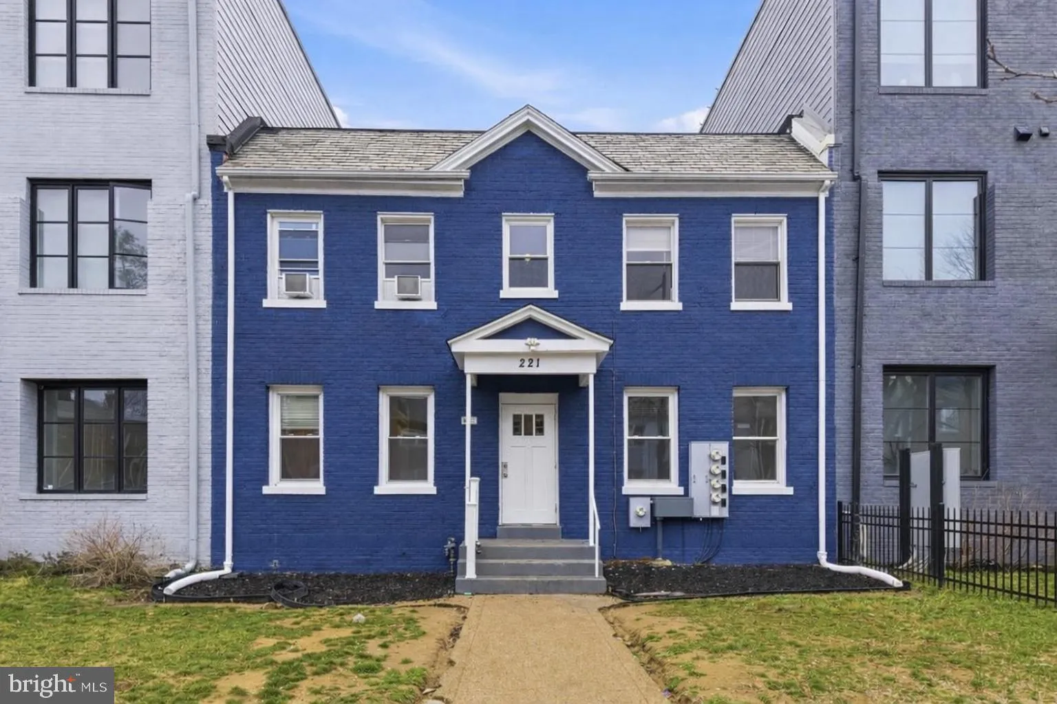 221 20TH STREET, Washington, DC 20002