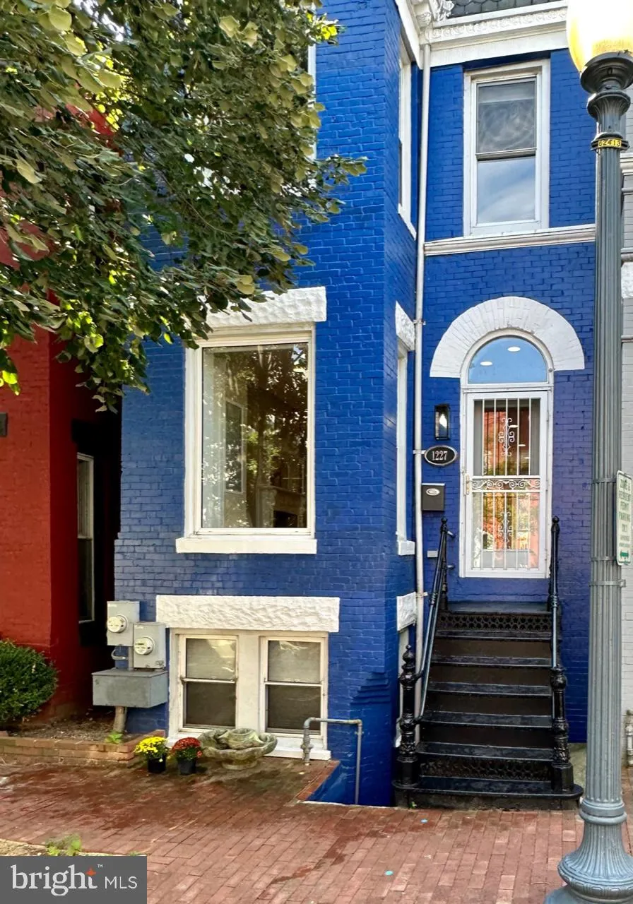 1227 LINDEN PLACE, Washington, DC 20002